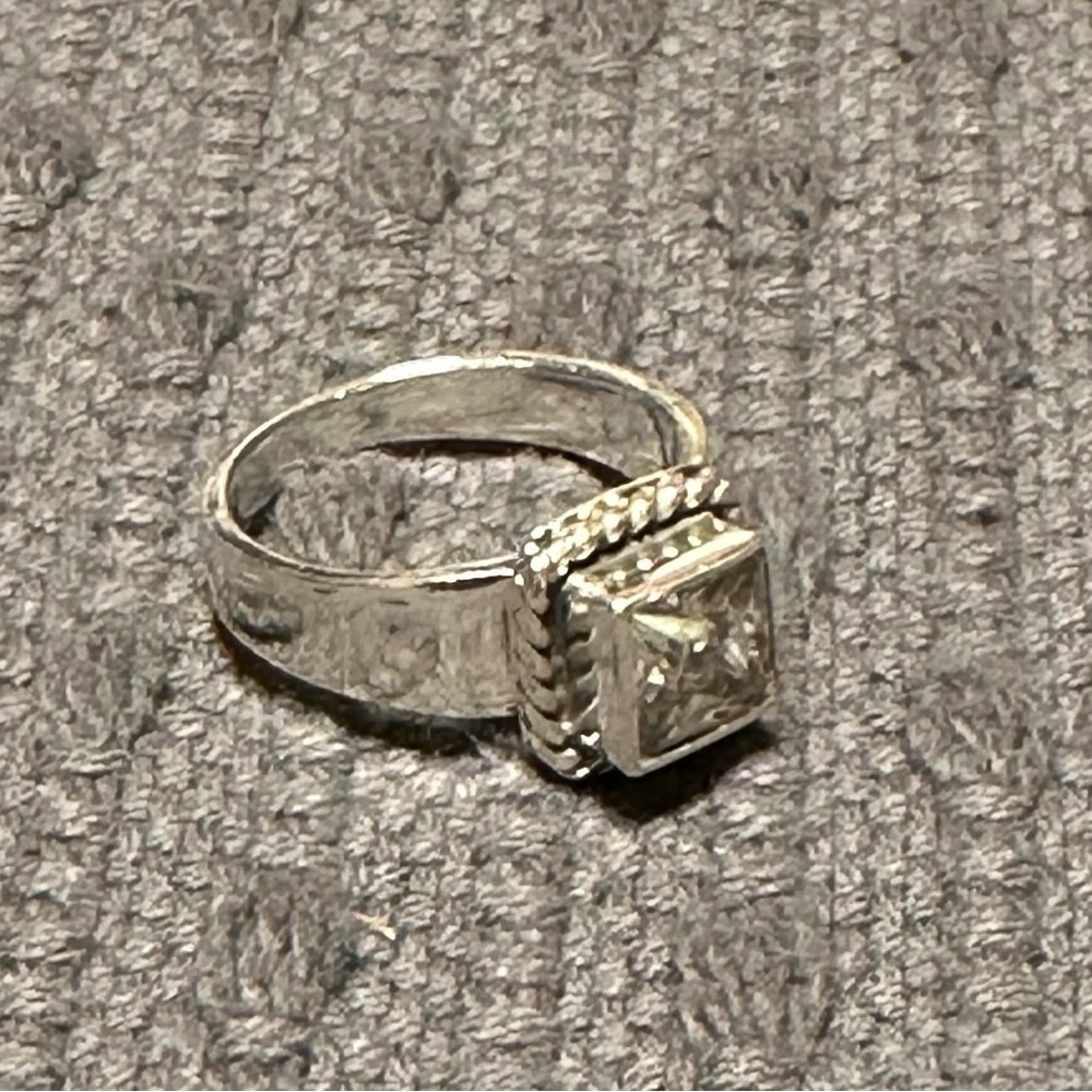 Stunning Silver Square CZ Ring size 8 - Picture 4 of 6